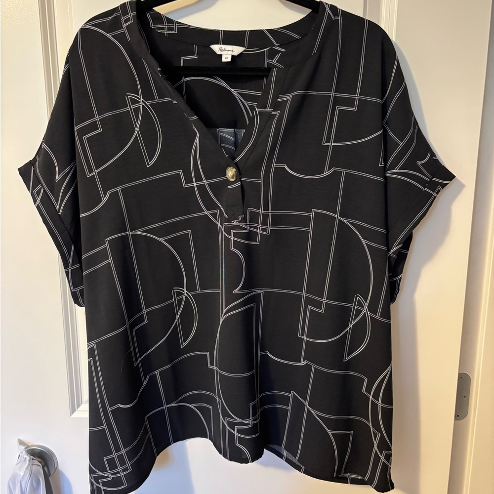 Reitmans Black and White Geometric Blouse